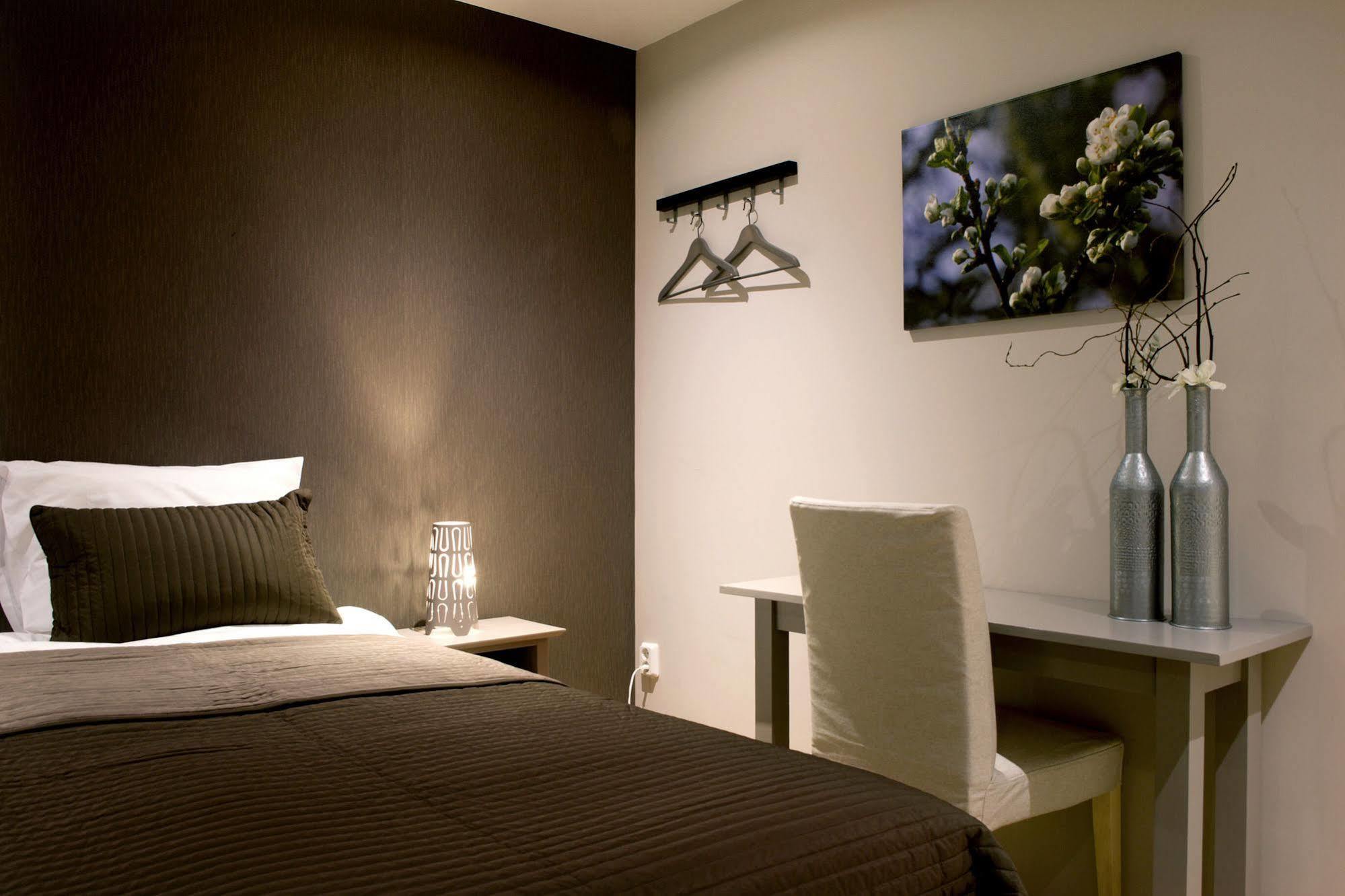 Hotel-Restaurant Thuis! Dinteloord Kültér fotó